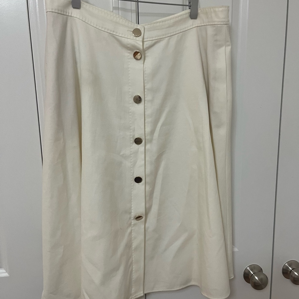 Escada Elegant Cream Button-Down Skirt
